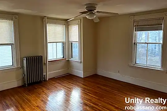 124 Trenton St Photo 2