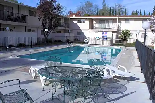 Fulton Oaks Apartments I & II Photo 2
