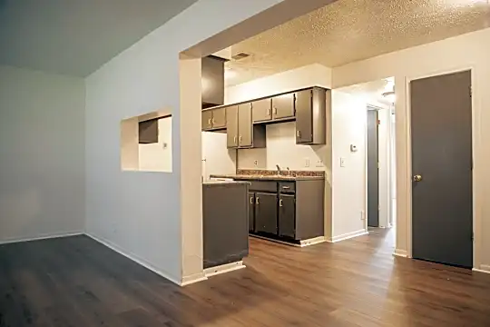 4206 Frances St Photo 2