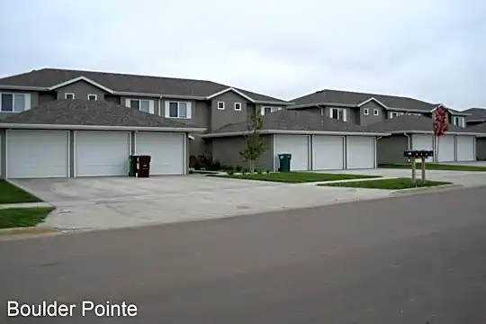Boulder Pointe Townhomes Photo 2
