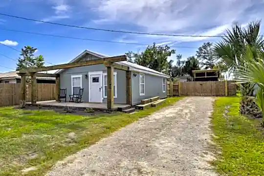 141 Kraft Ave Photo 2