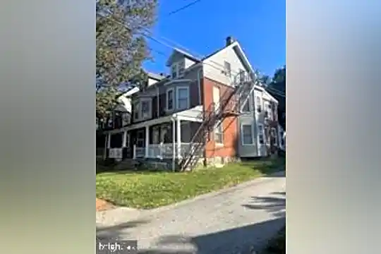 311 S New St