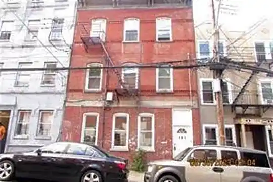 141 School St Photo 1