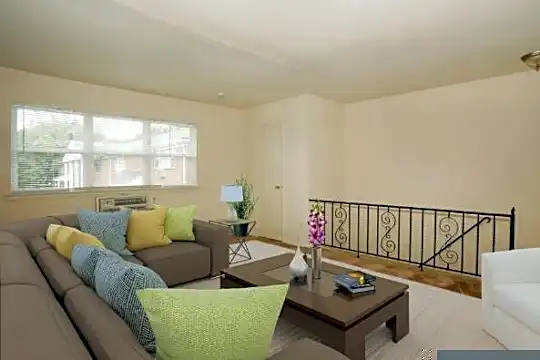 73 Cedar Ave Photo 1