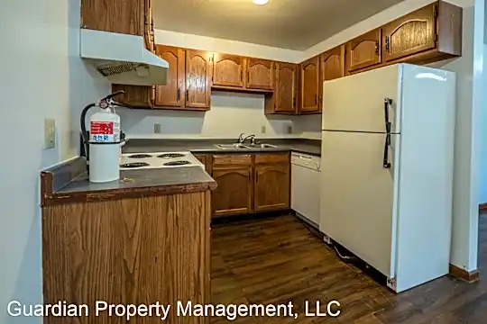 1104 N Walnut St Photo 2