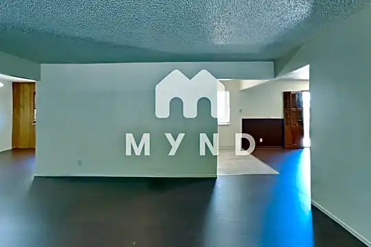 750 Rhode Island Drive Photo 2