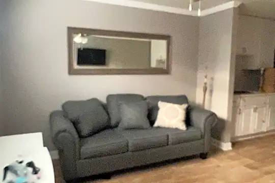 2855 St Charles Ave Photo 2