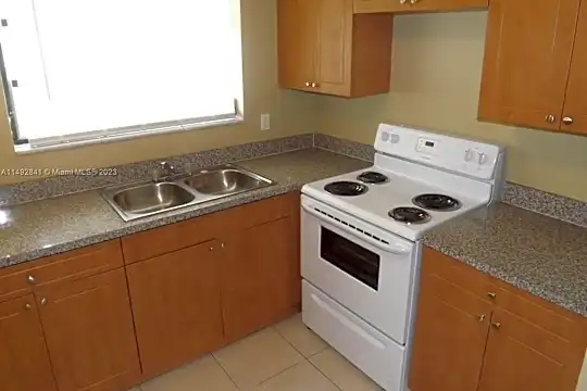 13315 Alexandria Dr #4 Photo 1