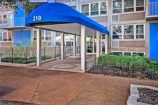 210 N 17th St #803 Photo 2