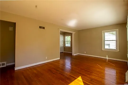 9807 Lullaby Ln Photo 2