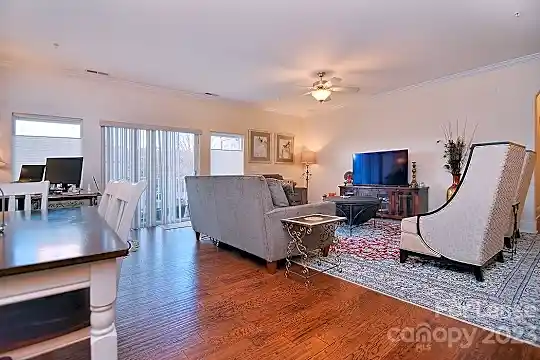 6605 Central Pacific Ave #202 Photo 2