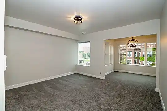 6110 S St Lawrence Ave #3 Photo 2