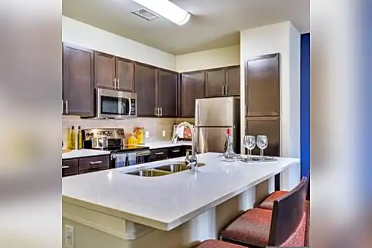 2400 Fort Worth Ave Photo 2