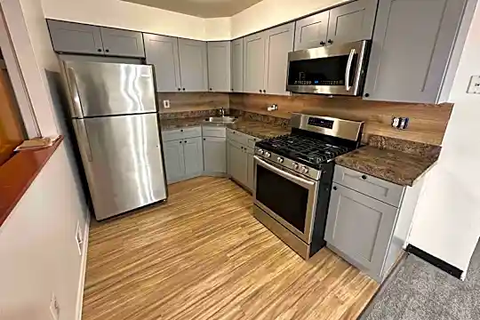 3884 Linden Ave Photo 1