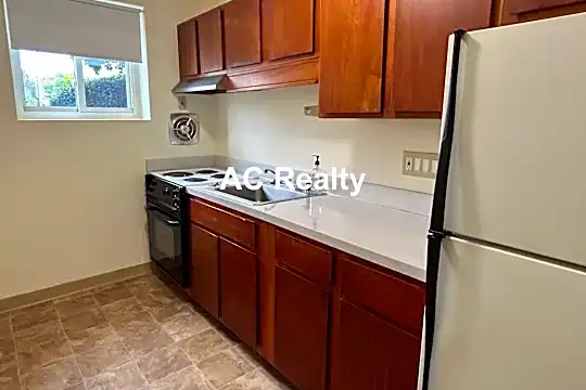 1078 Fellsway Photo 1