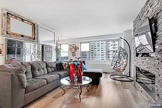 2077 Center Ave #9E Photo 1