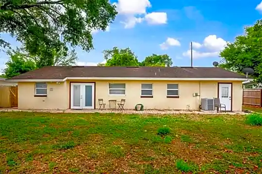 2721 Raeford Rd #1 Photo 2