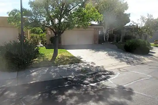 6904 La Costa Dr NE Photo 1