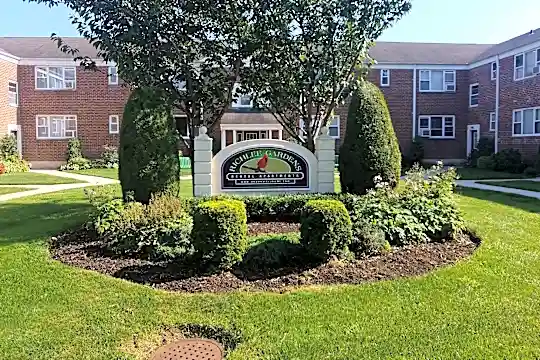 RICHLEE GARDENS Photo 2