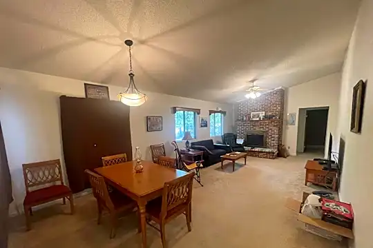 379 Cub Ln Photo 2