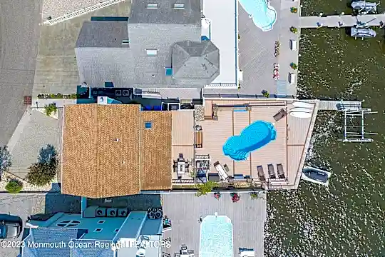 3256 Windsor Ave Photo 2