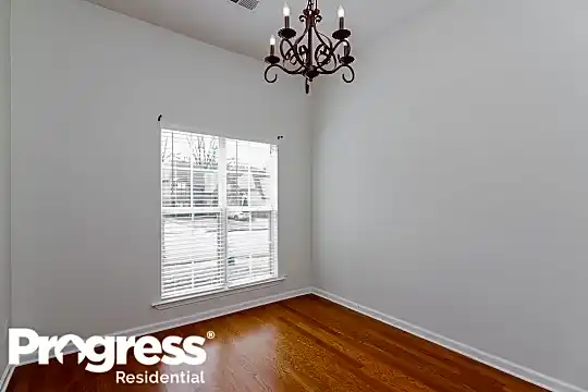 7962 Parkmont Dr Photo 2