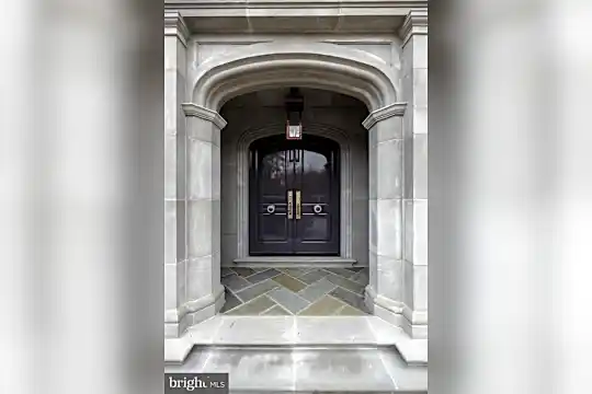 2425 Foxhall Rd NW Photo 2