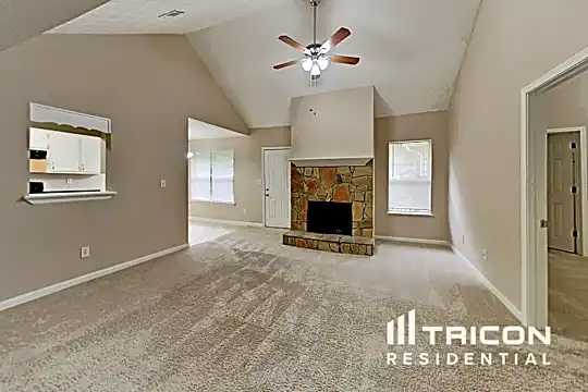 6489 Hearn Road Photo 2