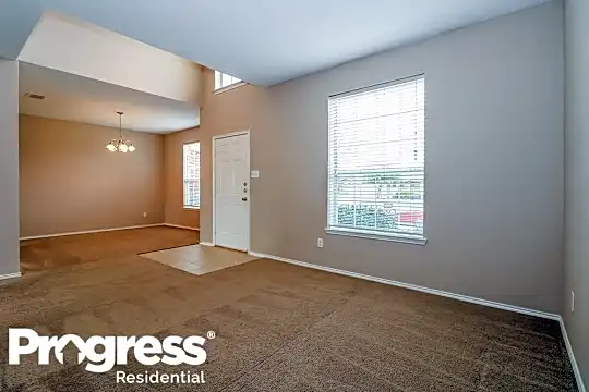 2104 Aster Trl Photo 2