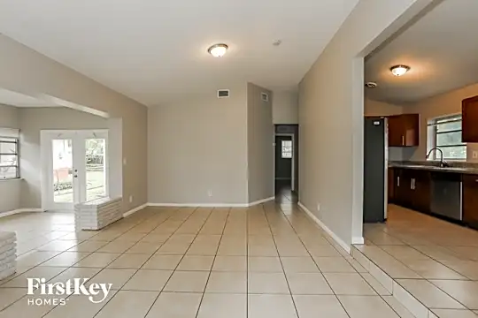 2714 Plunkett Street Photo 2