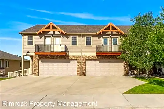 2047 Lake Hills Dr Photo 1
