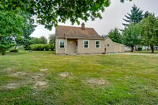2525 34th Ave Photo 2