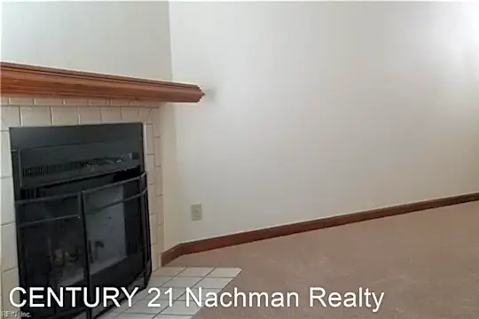 305 Green St Photo 2