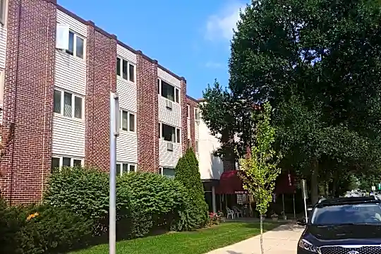 Dolphin Square Photo 1