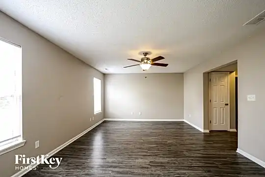 563 Bridgestone Drive Photo 2