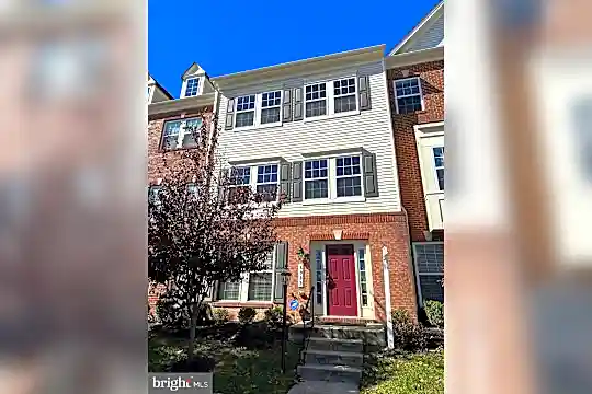 6989 Southmoor St Photo 1