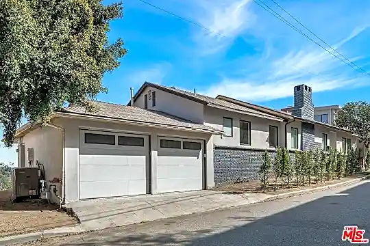 2612 Carman Crest Dr Photo 2