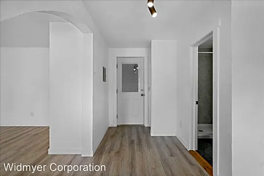 Now leasing BEAUTIFUL and unique DOWNTOWN studios! Photo 1