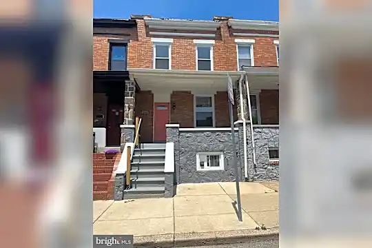 2728 E Chase St Photo 1