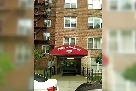 Pelham Parkway Photo 2