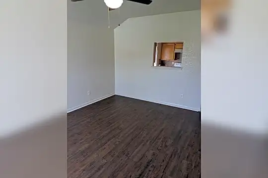1102 Nicholas Cir Photo 2