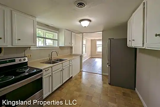 3219 Royalton Ave Photo 2