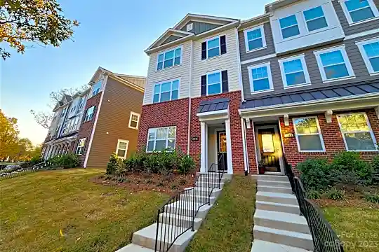 16717 Summers Walk Blvd Photo 2