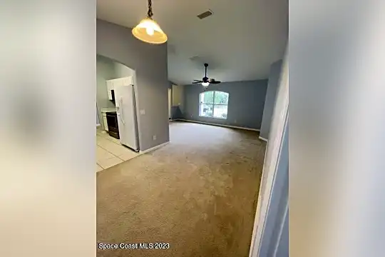 332 Eldron Blvd NE Photo 2