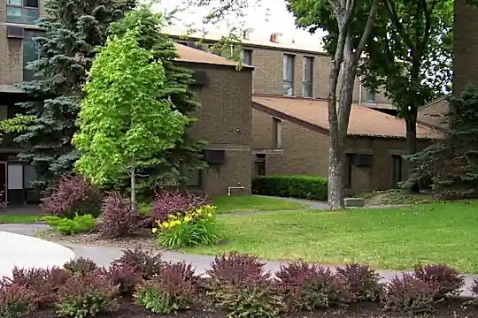 Pine Harbor Apartments Photo 1