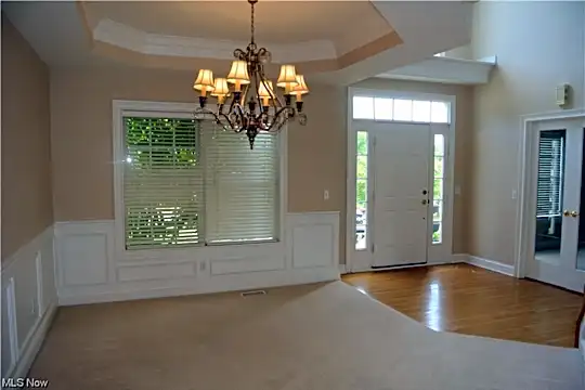 1215 Windward Ln Photo 2