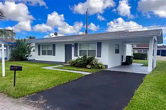 2708 NW 52nd St Photo 1