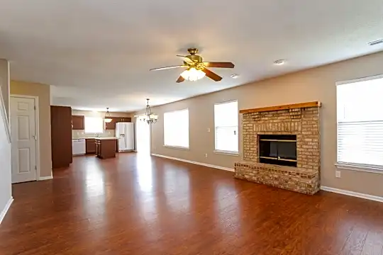1316 Pamela Dr Photo 2