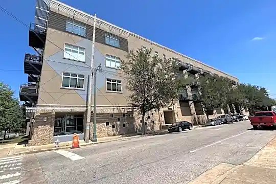648 Riverside Dr #307 Photo 2