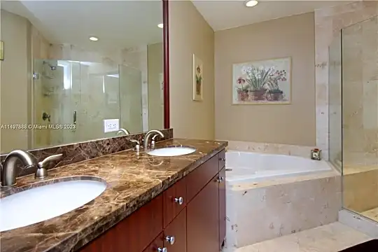 1607 Ponce de Leon #14E Photo 2